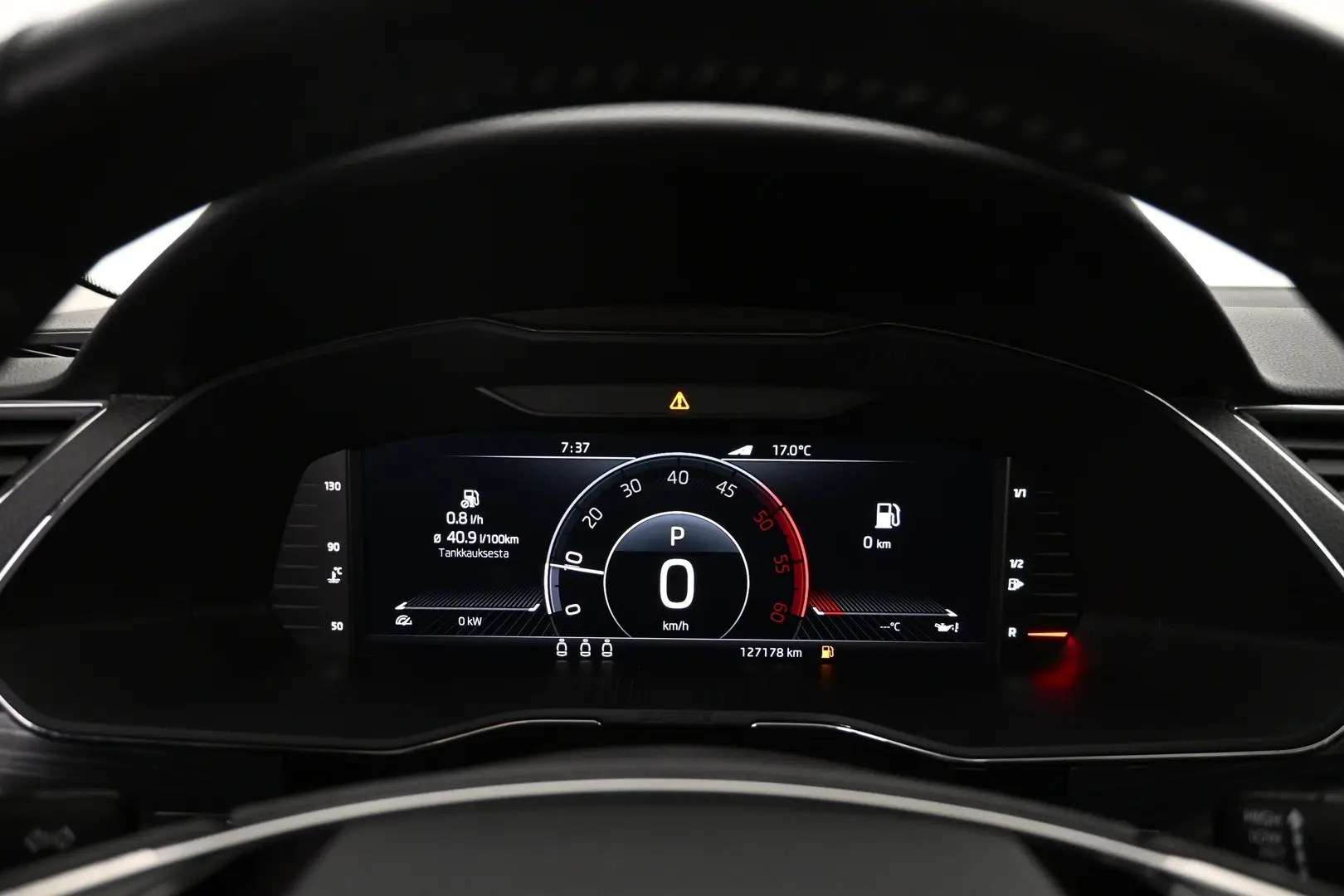 Car Image - yoWYJ7bbNn3bSf7Qz4j5T