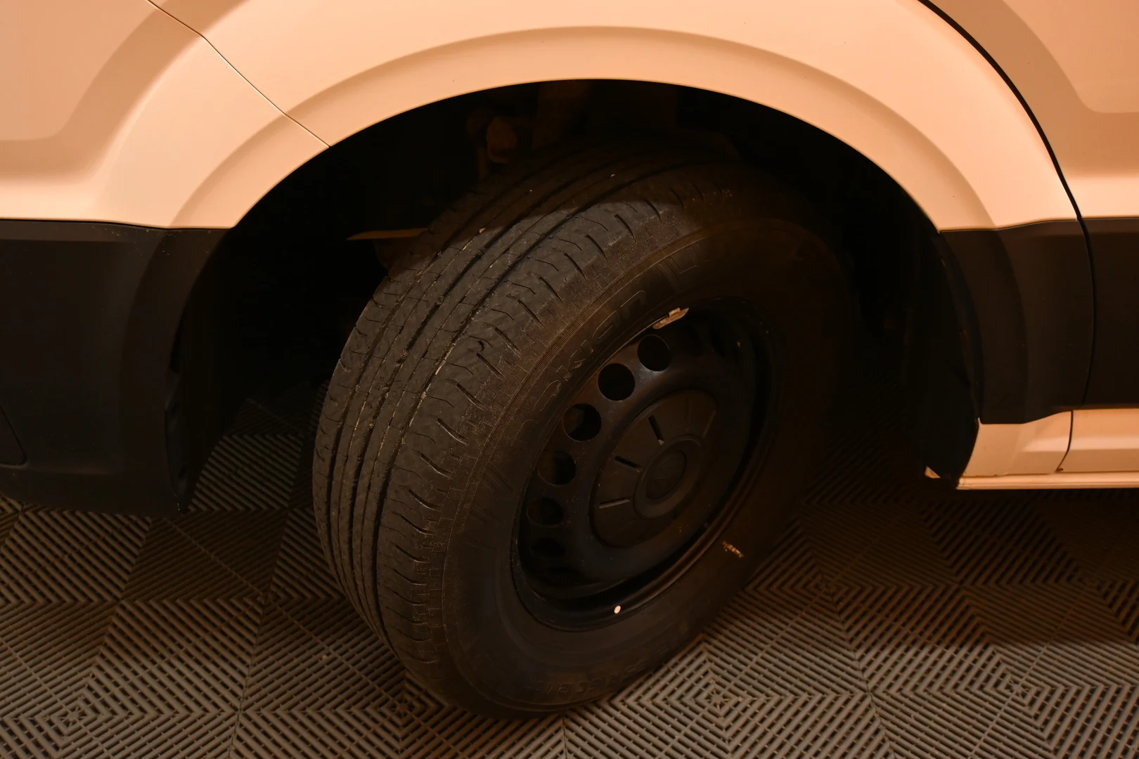 Car Image - 2mHVyWxotyuWy5bZ4BLs4a