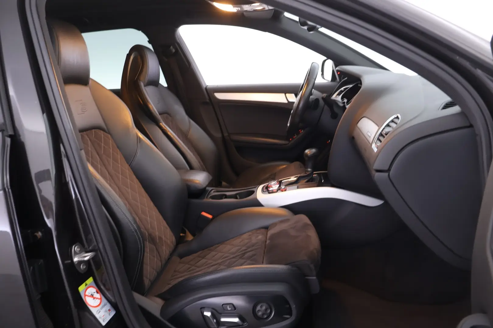 Car Image - 5CmHvkb7r0crxvqSq3T3X7