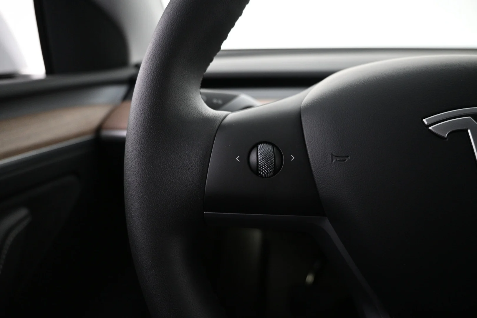 Car Image - 1EQgQ6lKMhLlPwIb7YYVXB