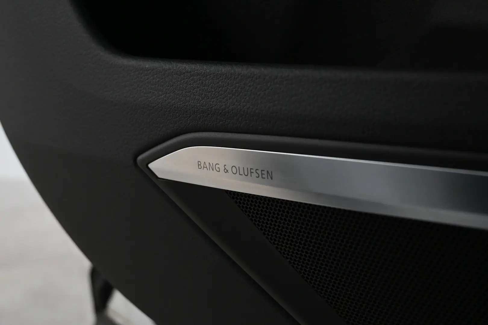 Car Image - 6E8VGmBzF9pgoyVEpYvRcu