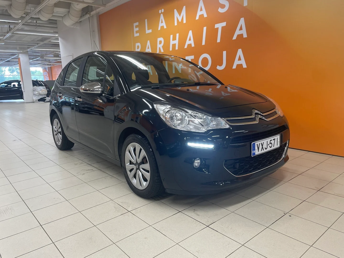 Car Image - IXz7VxLewOmGeb48NqWwA
