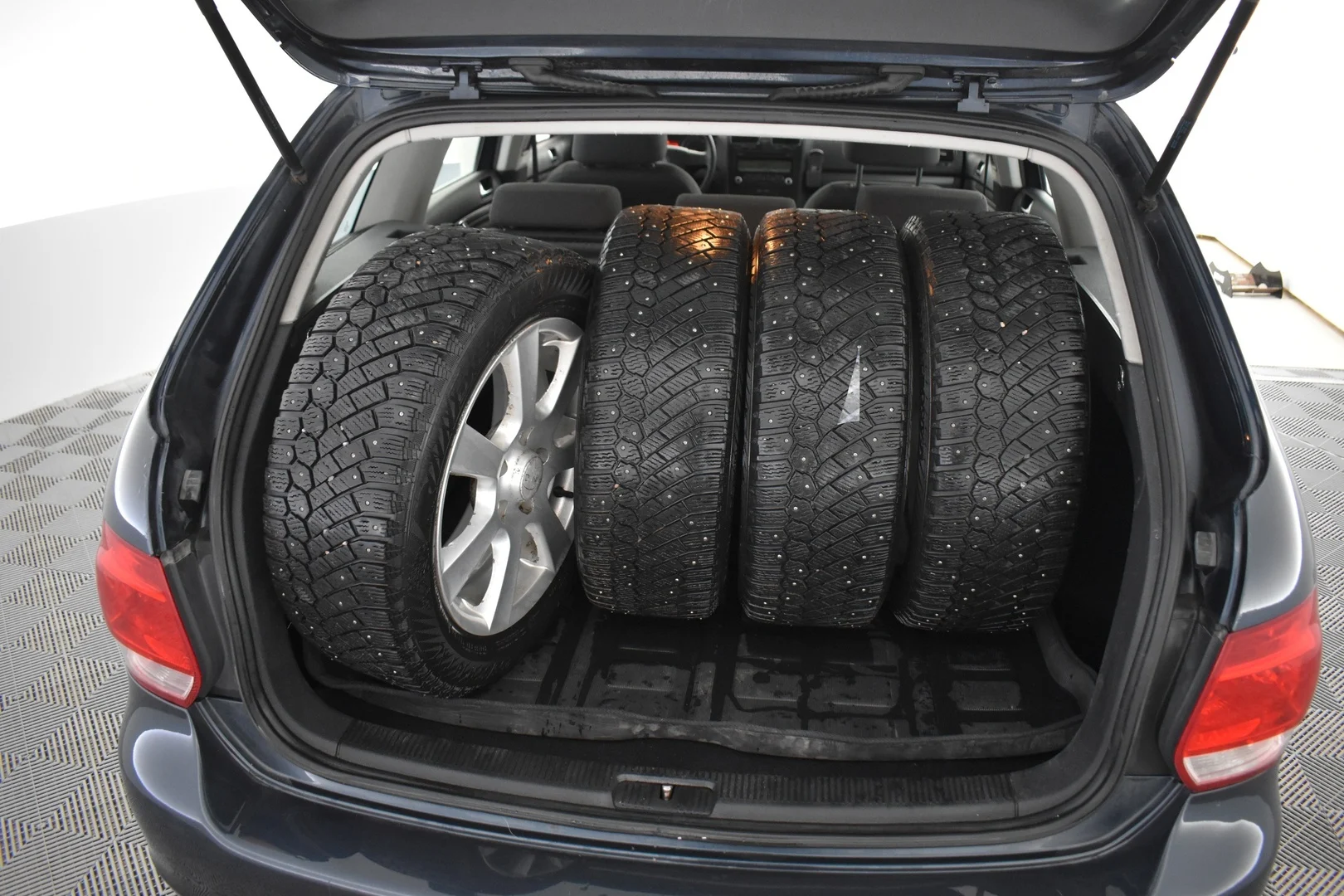 Car Image - 5dx41PScEZUm3GwSY3QYxm