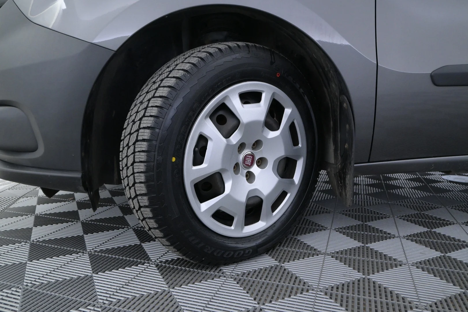 Car Image - 3yuKEUDqJwaX1gisduaBMl