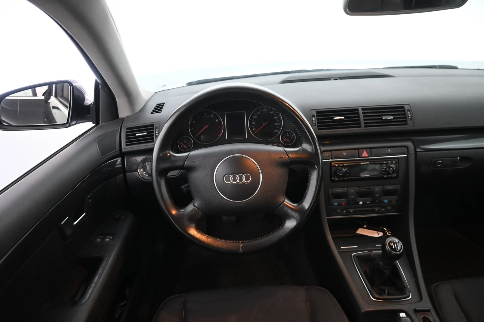 Car Image - 4Q8bcLhtwGCd83V8gUS0Zo