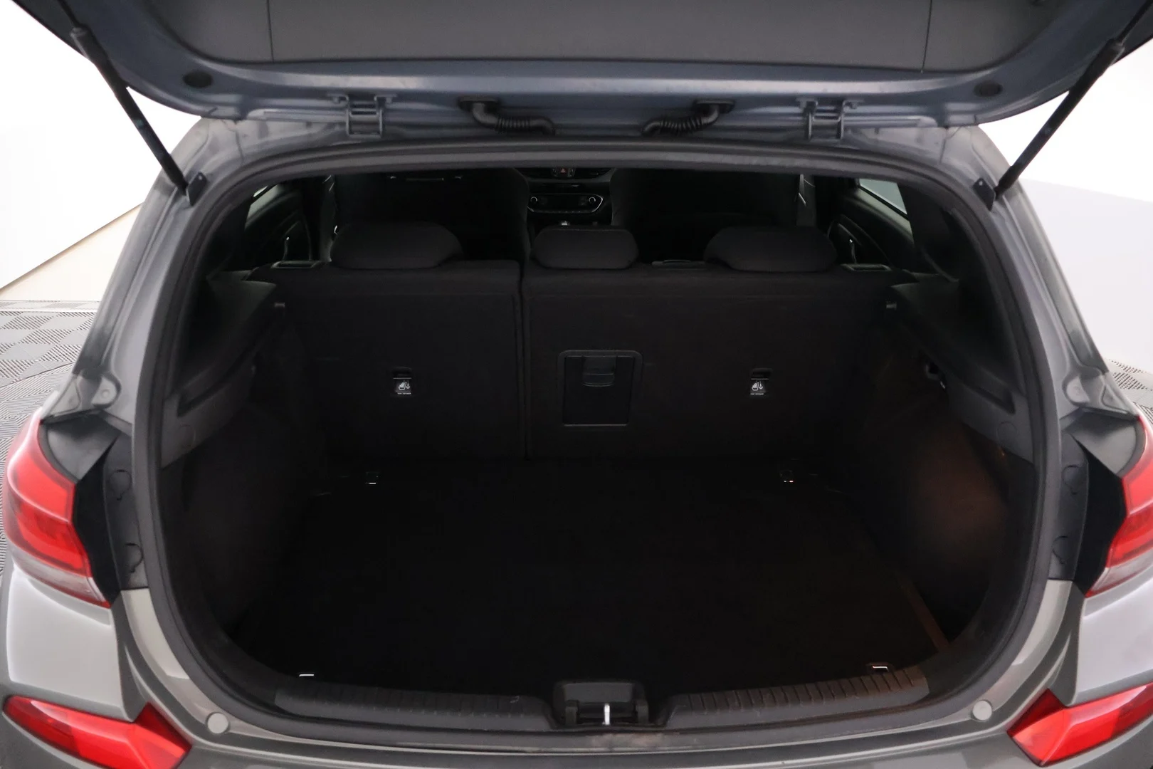 Car Image - 5LGhfiuGlMt9J4Jn30pWRu