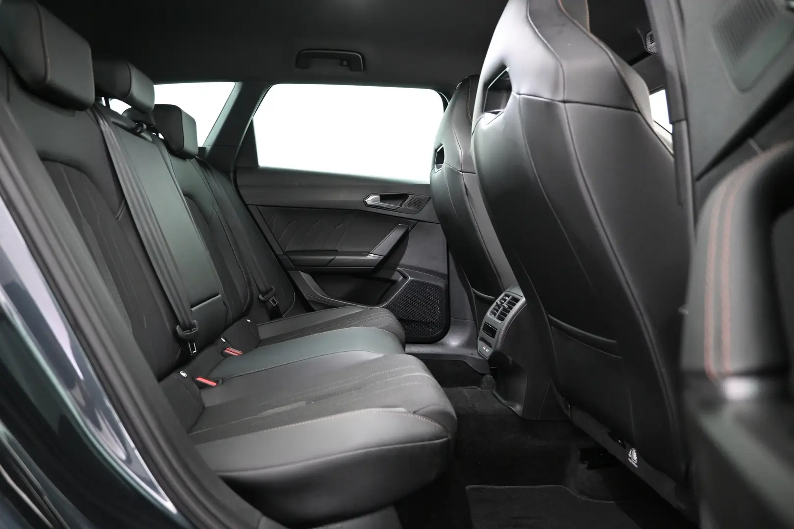 Car Image - 4IFbZpH6RrOGnpp3tvwHiO