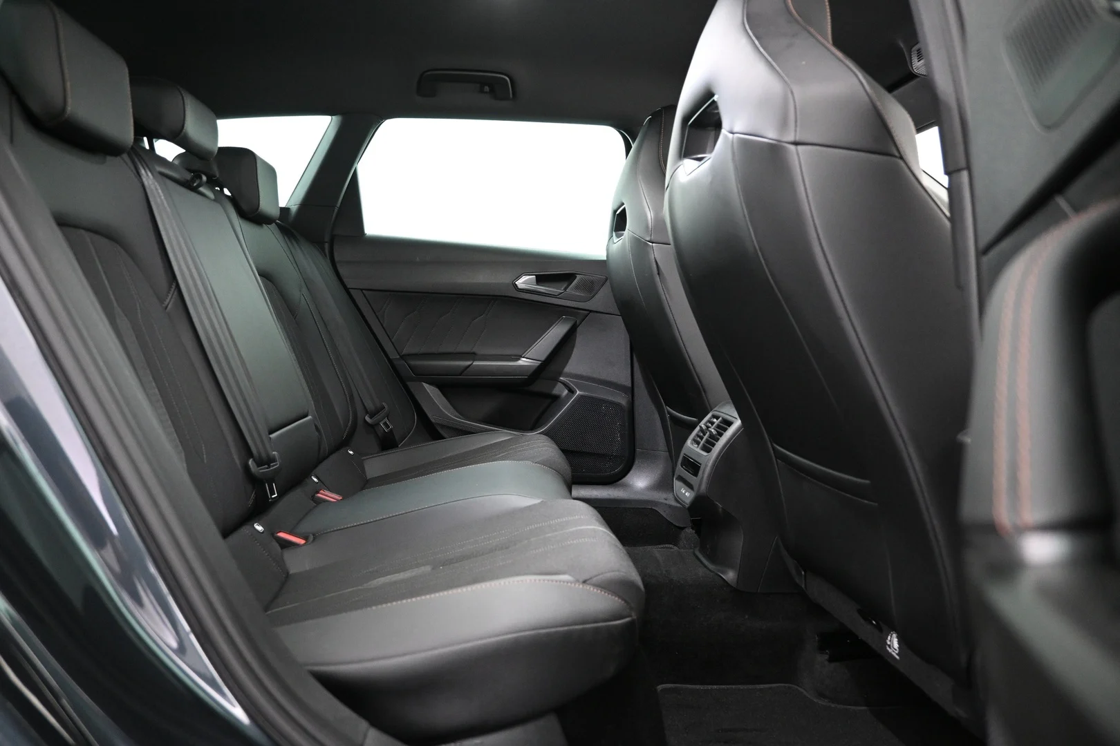 Car Image - 4IFbZpH6RrOGnpp3tvwHiO