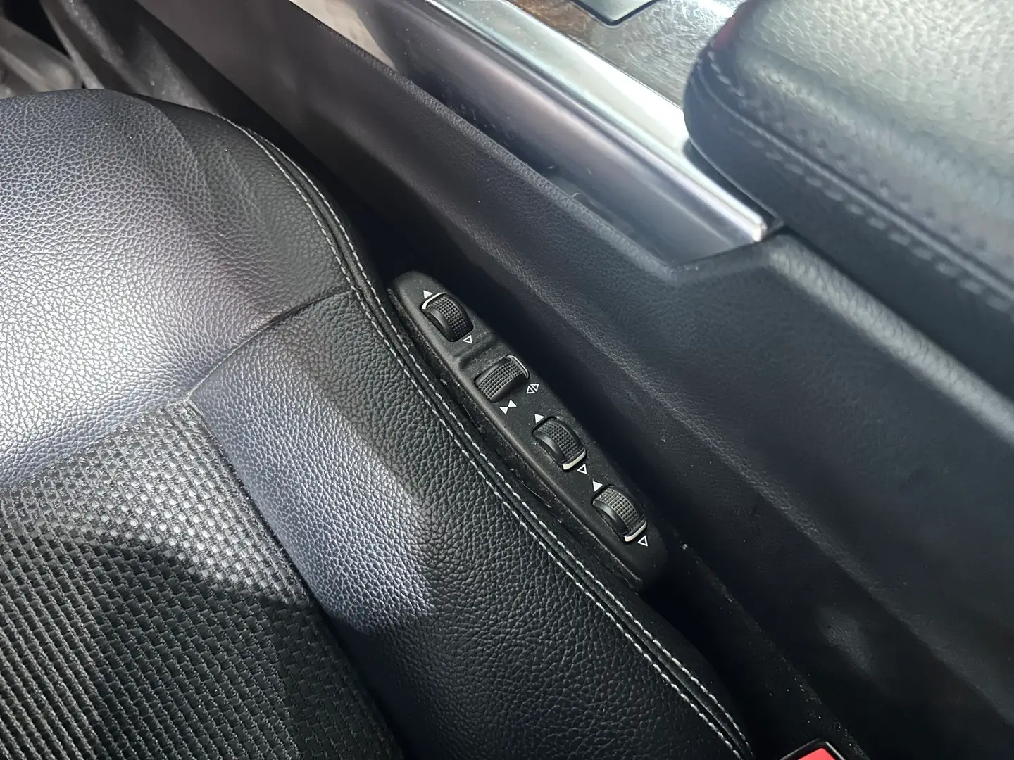 Car Image - 1tLTTPCOTYfw70J1CccihZ