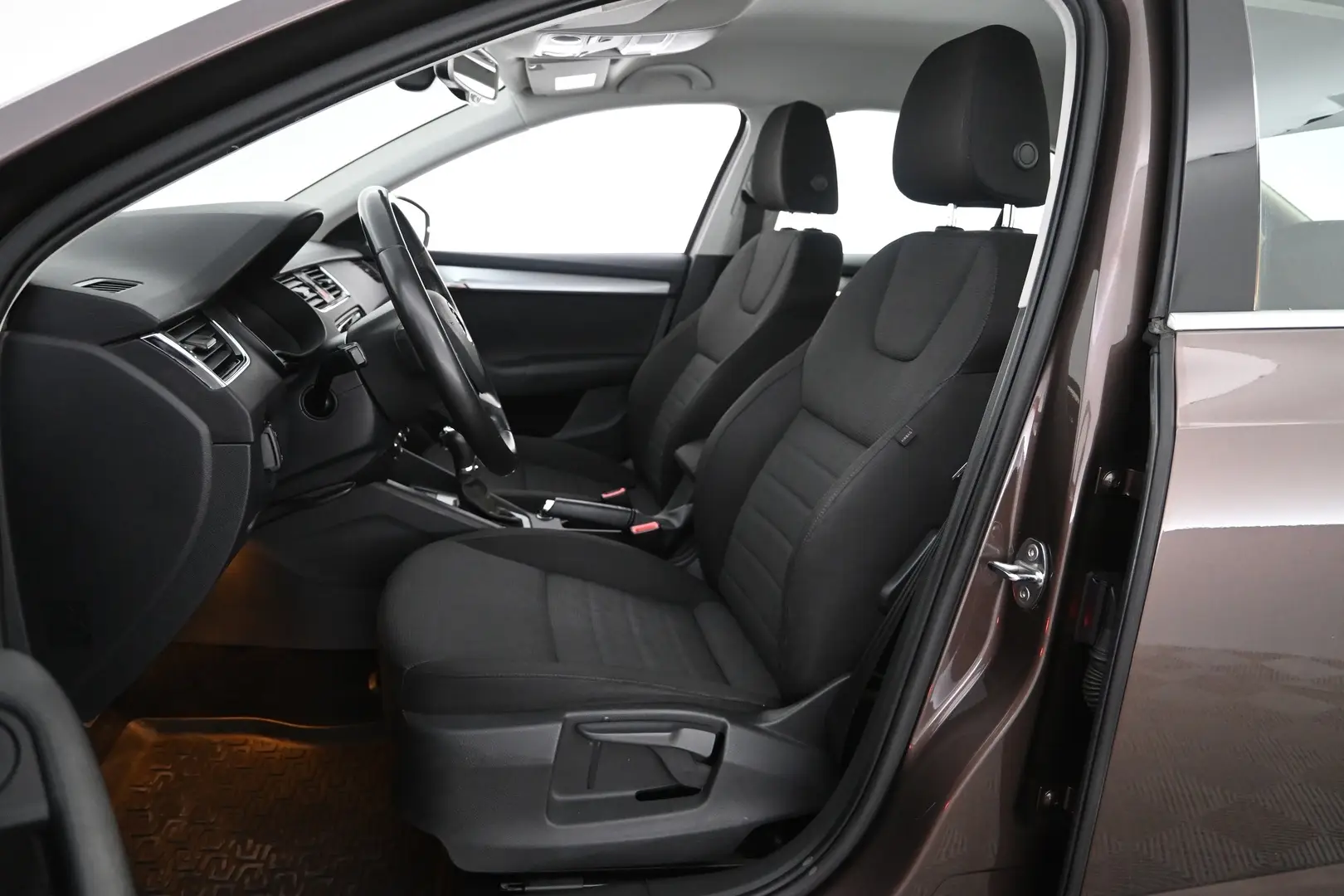 Car Image - cxsyamBhtsBNUxigIHbvd