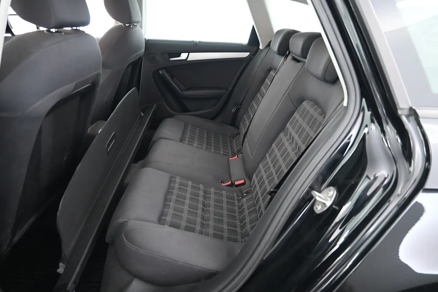 Car Image - 561F9ahaCLZVNw4qhr1Krc