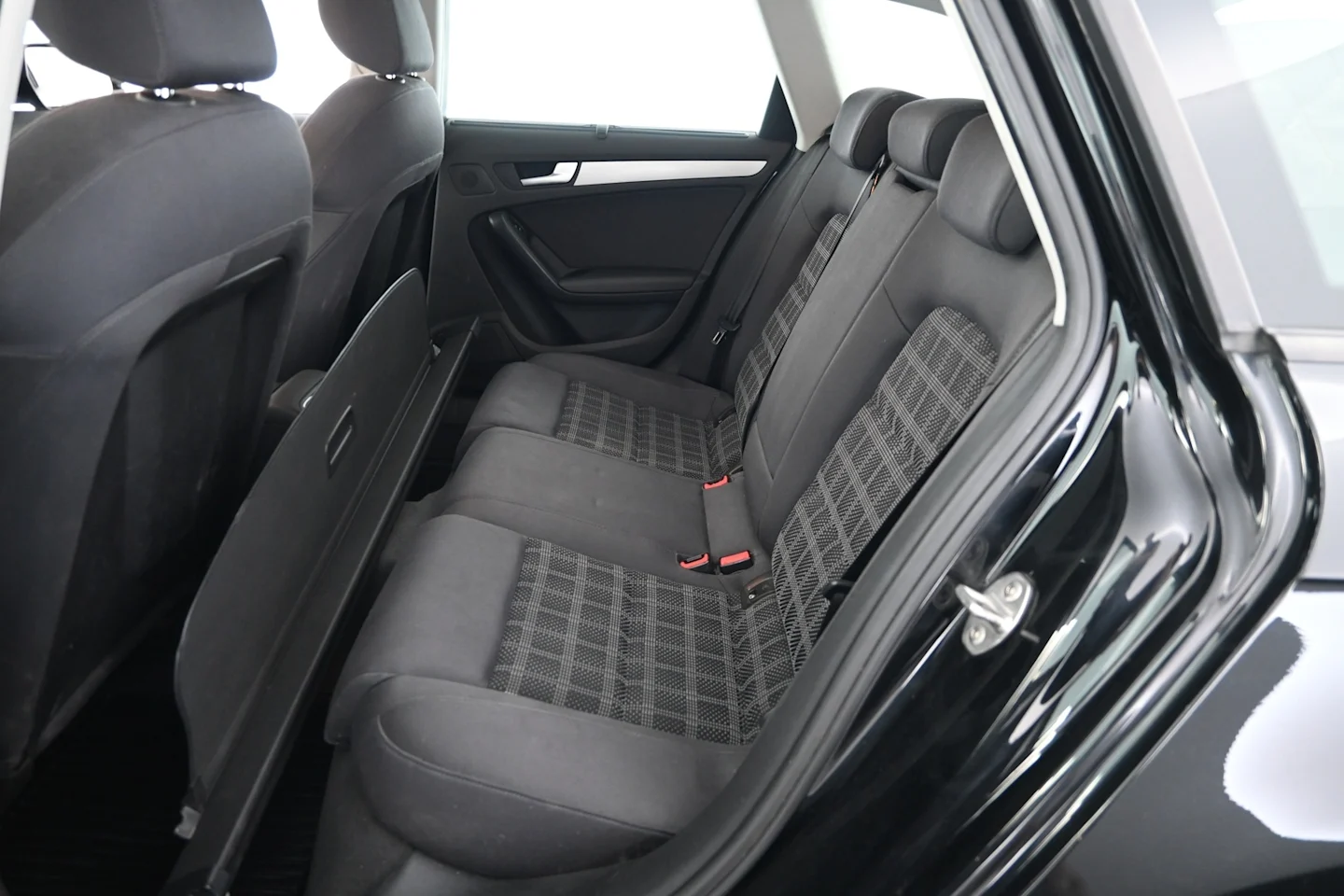 Car Image - 561F9ahaCLZVNw4qhr1Krc