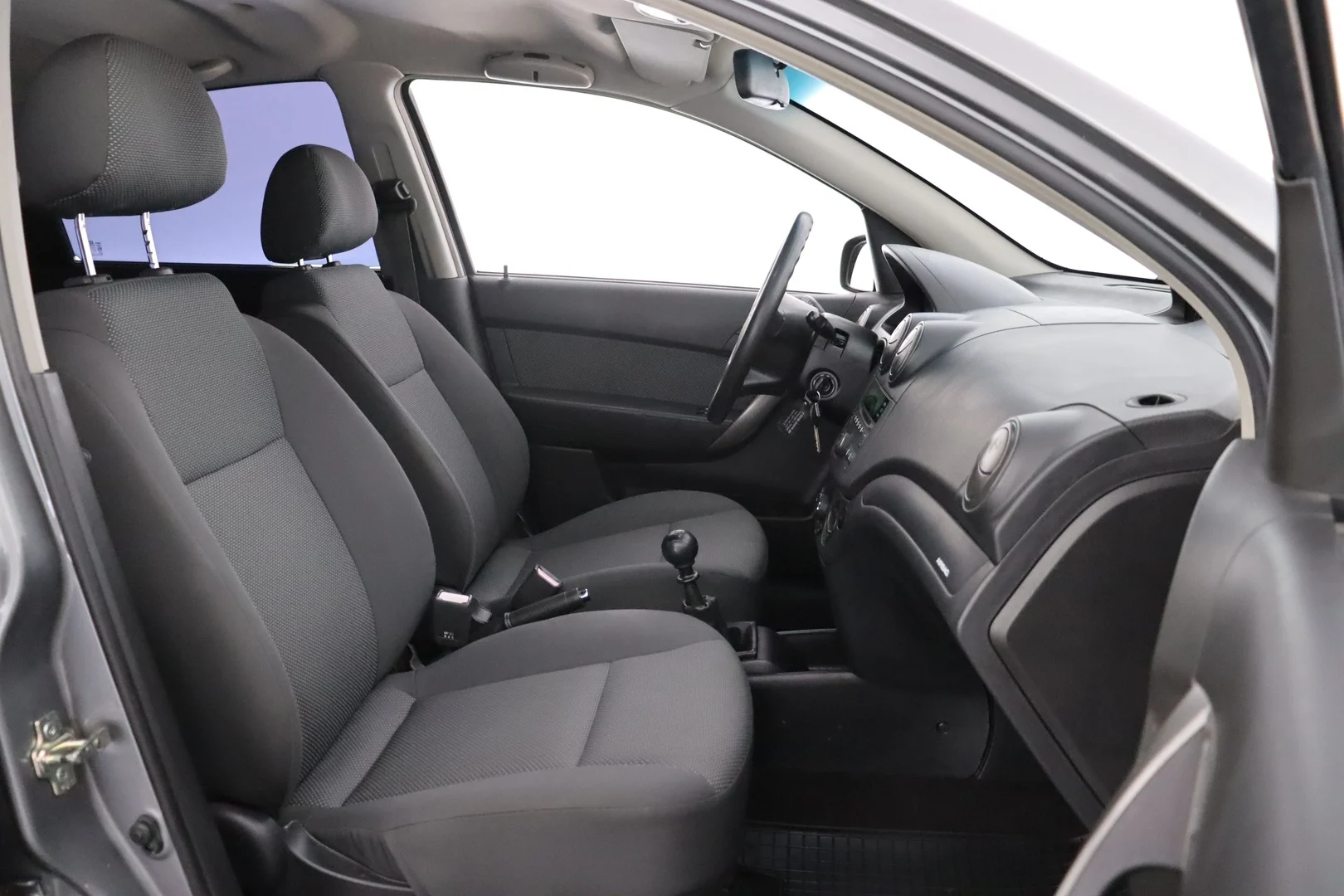 Car Image - ur4hAXAnSfFEvDfdcWXtB