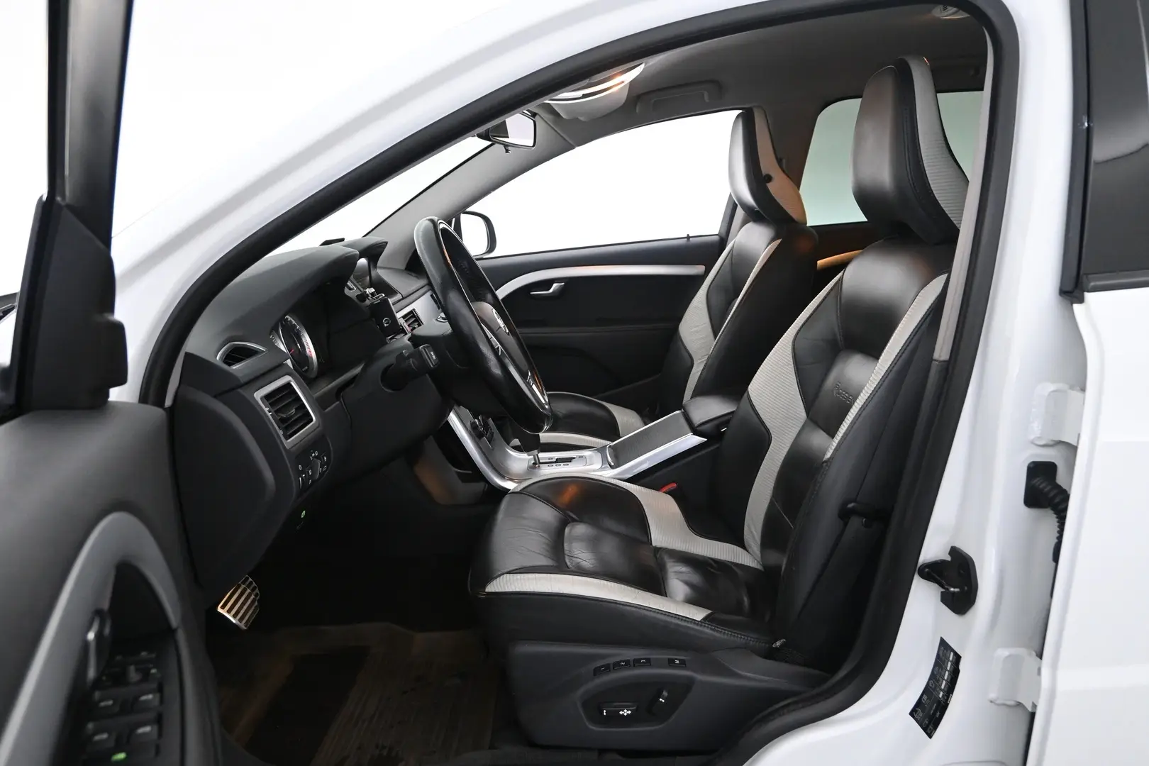 Car Image - 4AaJ5qpeFFk4AWf2ijj7zR