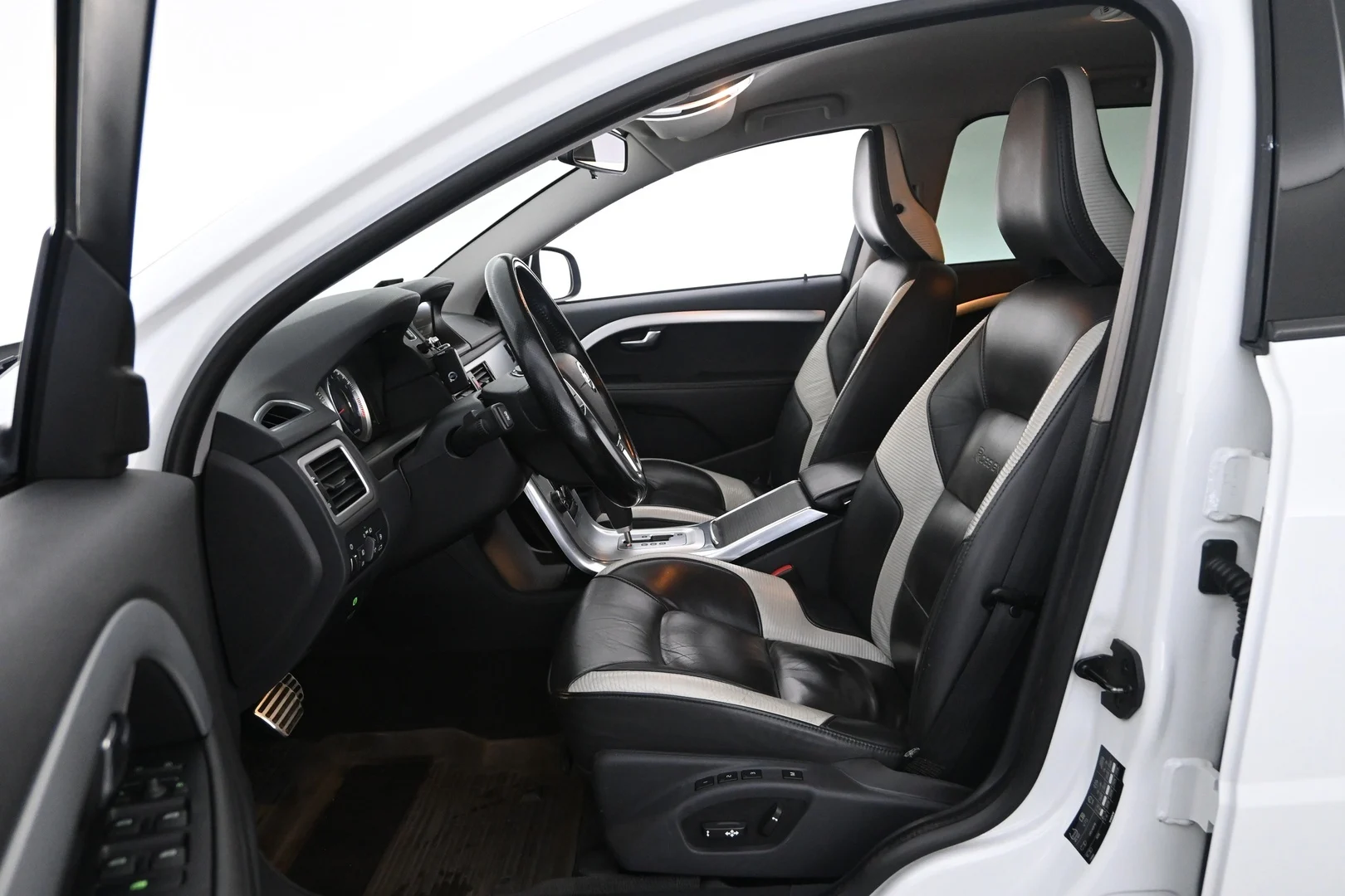 Car Image - 4AaJ5qpeFFk4AWf2ijj7zR