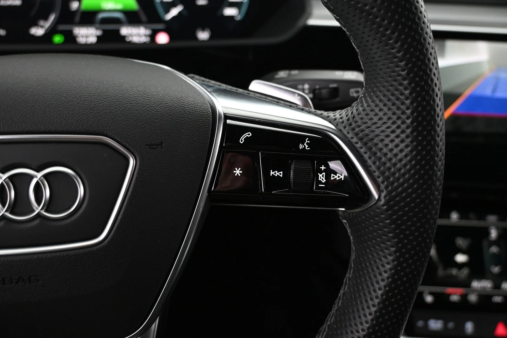 Car Image - 2LU8zTURWrBpoe0tWrrnM1