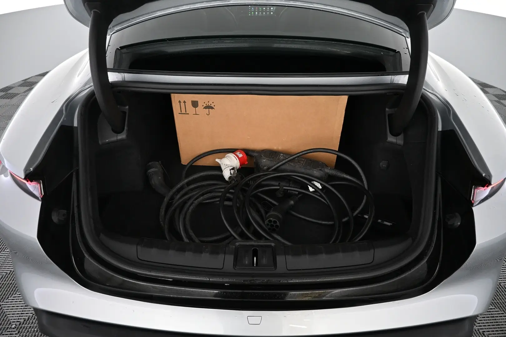 Car Image - 7E8xzHKbJWzuPzlSNqn8ad