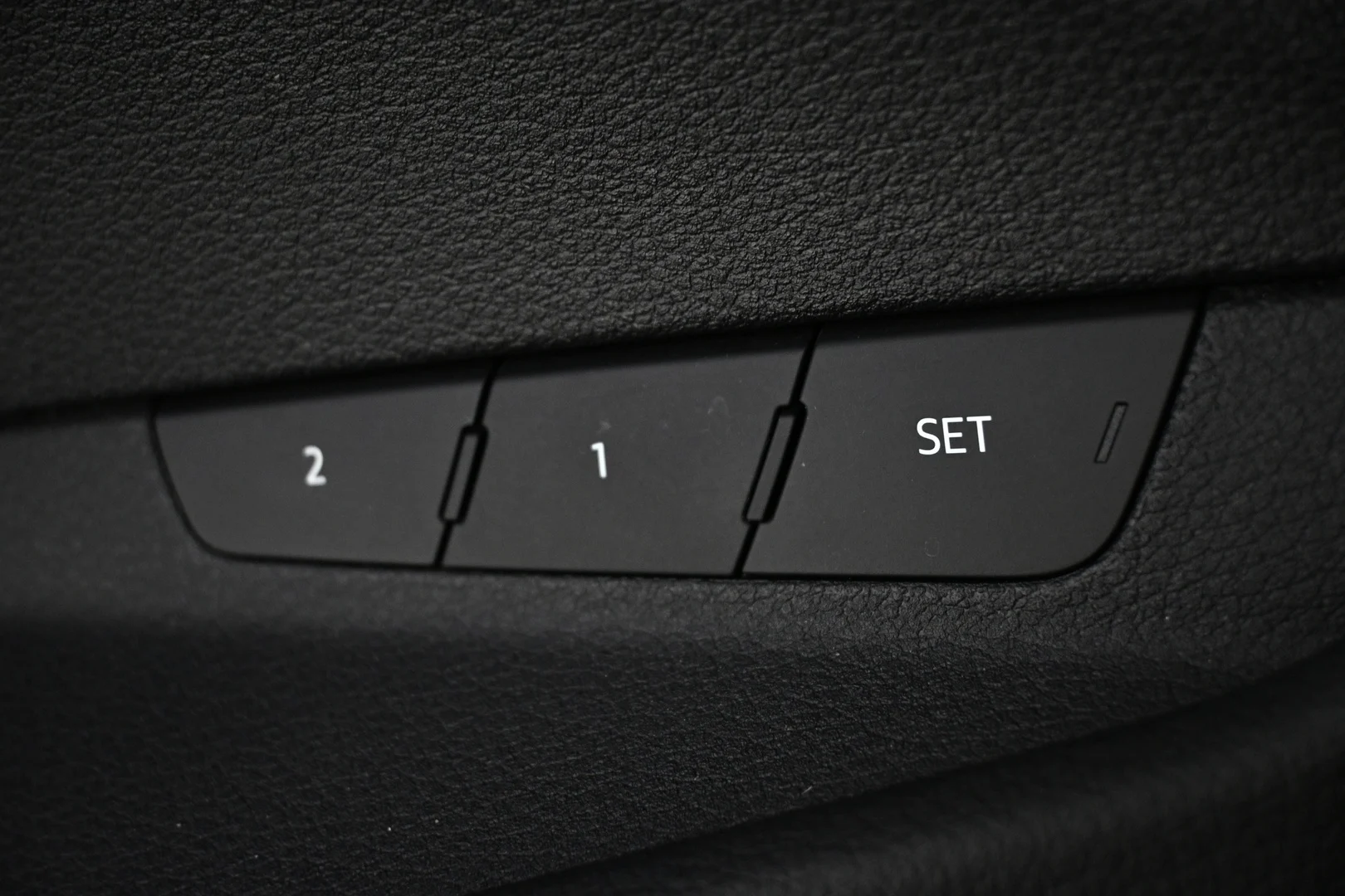 Car Image - 2WSvxLQBPVCCwz3vWDdofT