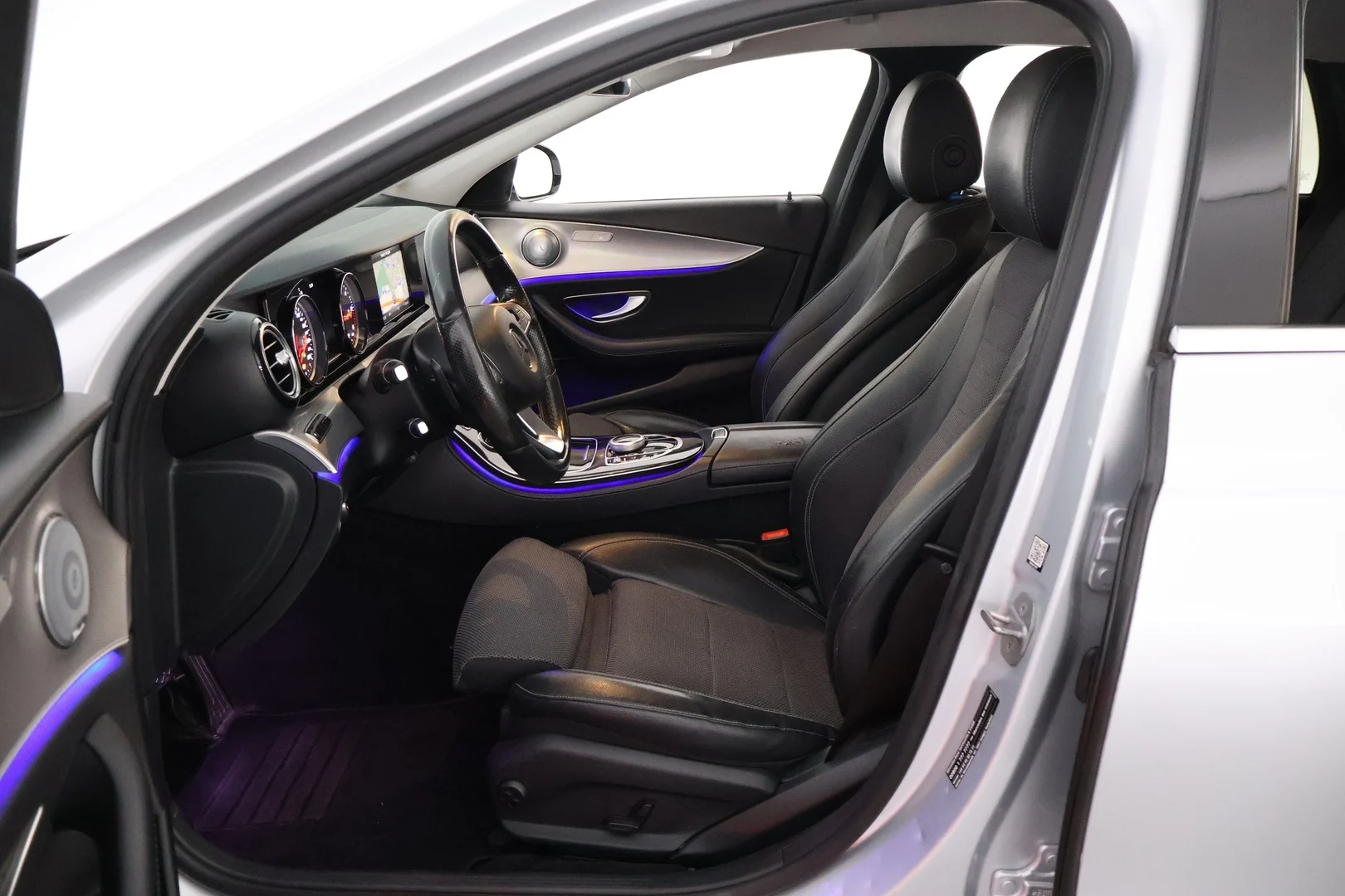 Car Image - qhprAybFkfrH5PCTkSUxL
