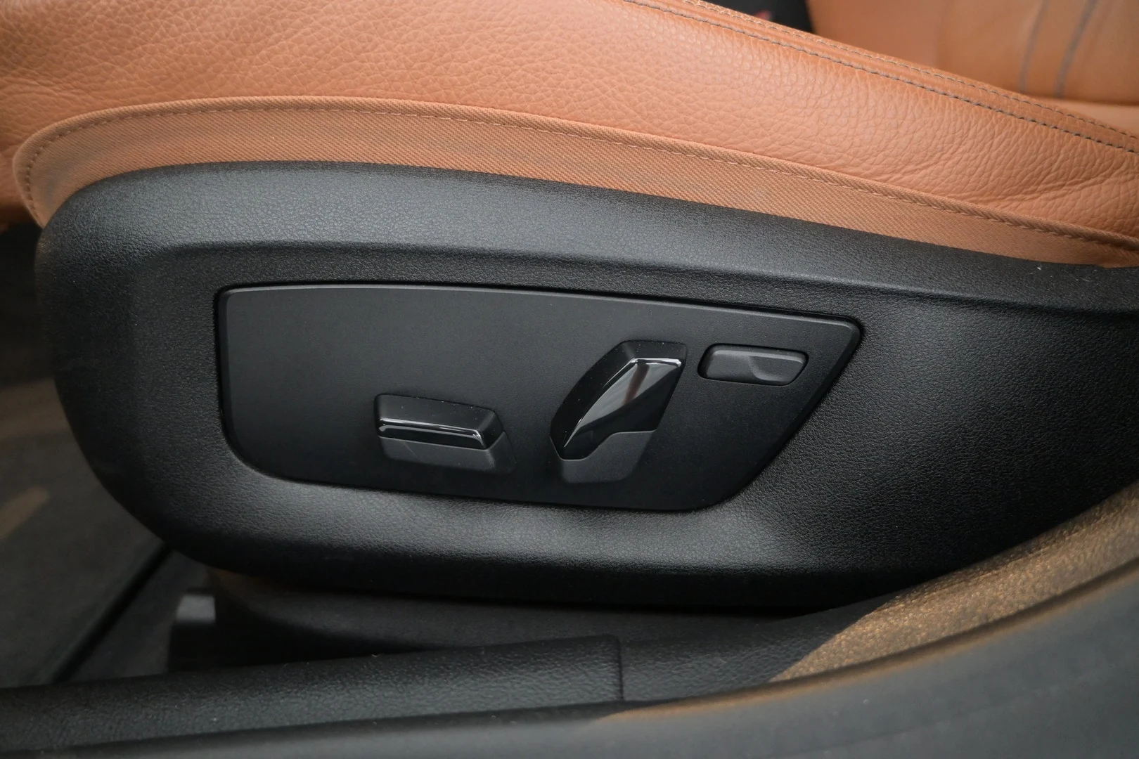 Car Image - 16H21sI5MuBu61agmuszFJ