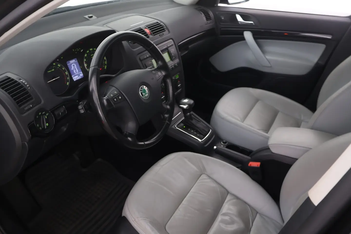 Car Image - 55ll8GIvsFOuuU0in3RYLy