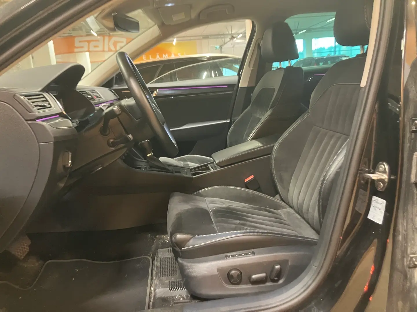 Car Image - 7Gx5Y3WQkpWB7JmkHUjuTN