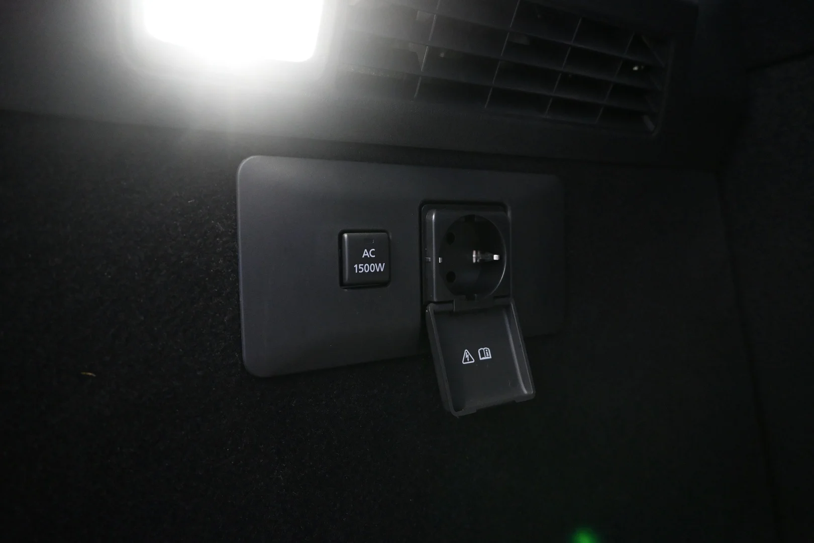 Car Image - 3I2dU3sMVBm30dTALtqTC0