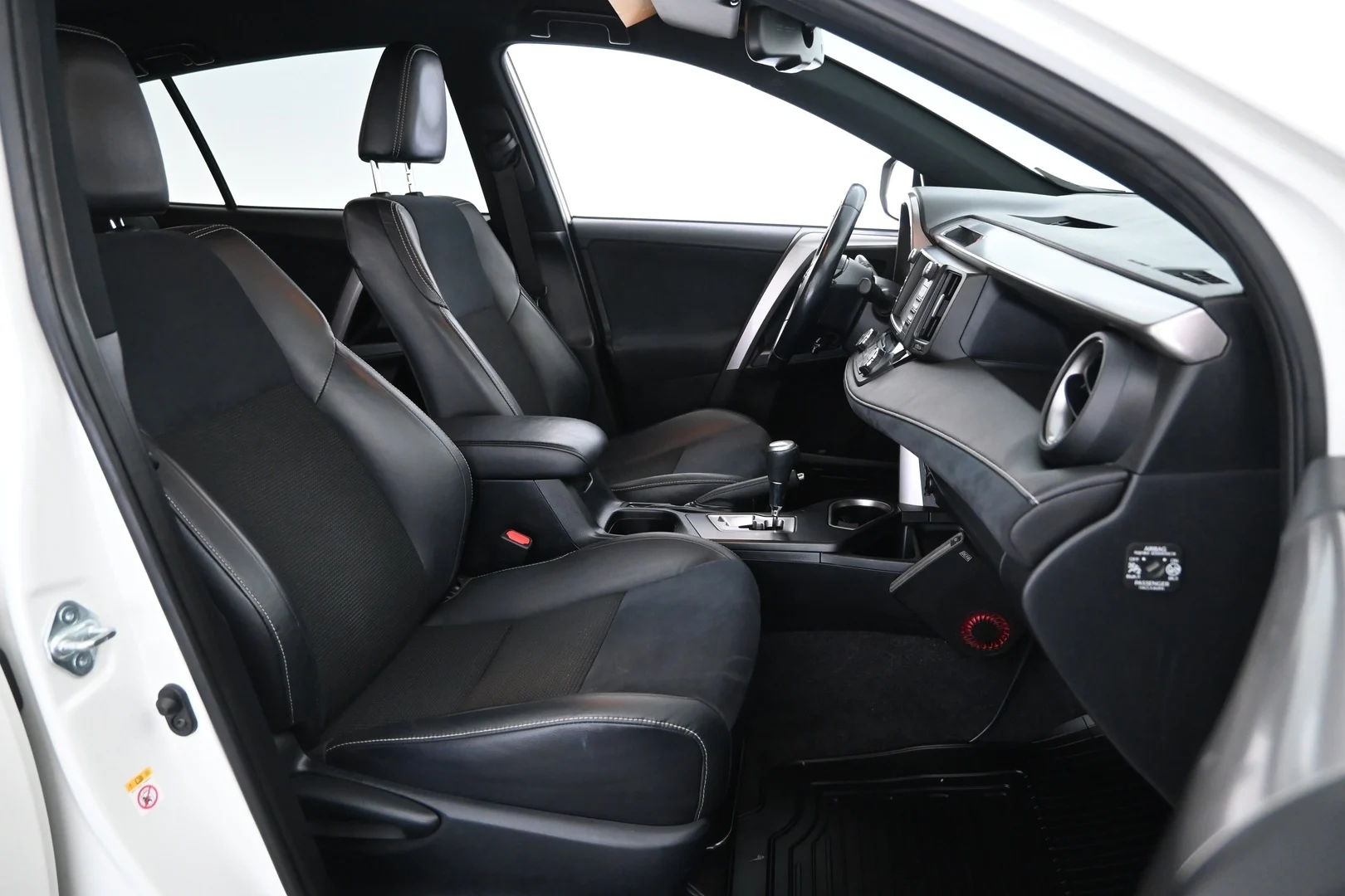 Car Image - 2bfyPTtq6bUVMc0JqL3uWa