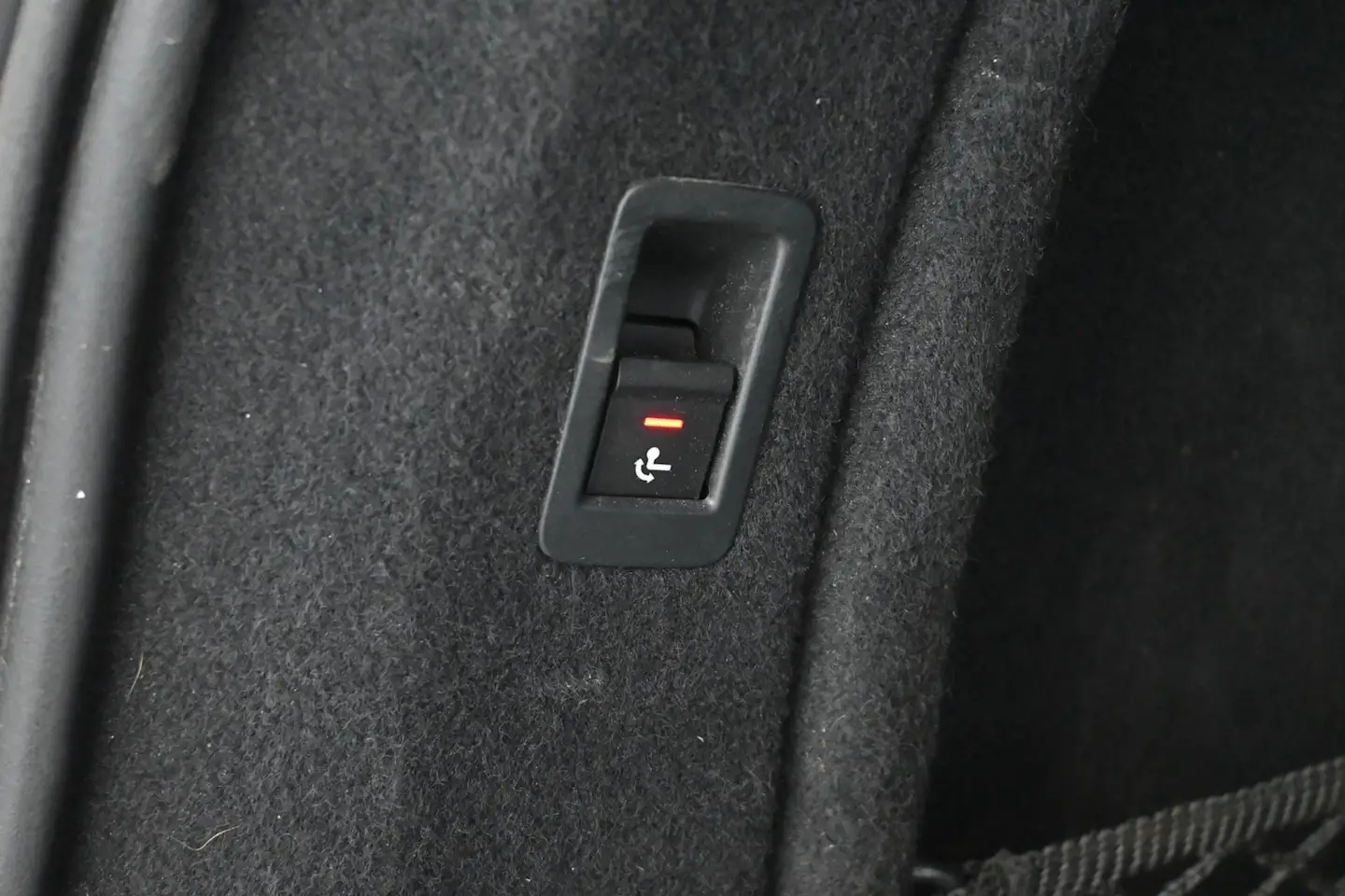 Car Image - 4Iyh0N4bR0xnA8UtFq0z0t