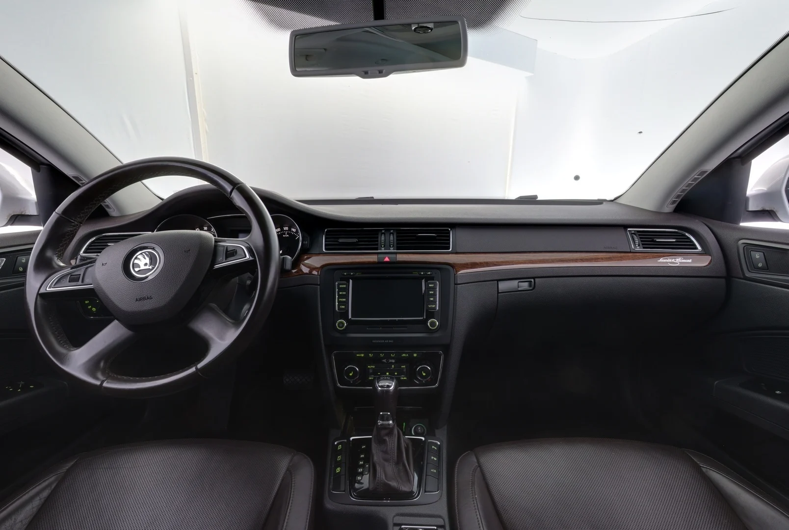 Car Image - MS4iWvbiEdivxwB4uEoip