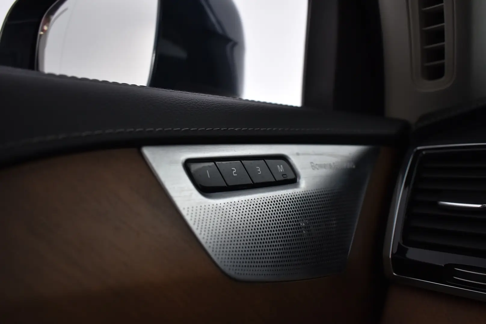 Car Image - gCN4XkbBXqFO25tAgJLjb