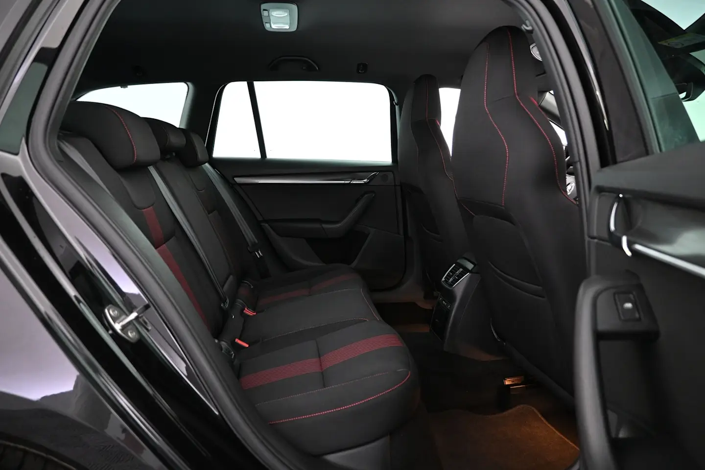 Car Image - 3i5Vgvp69GSWuHg4r5wggc