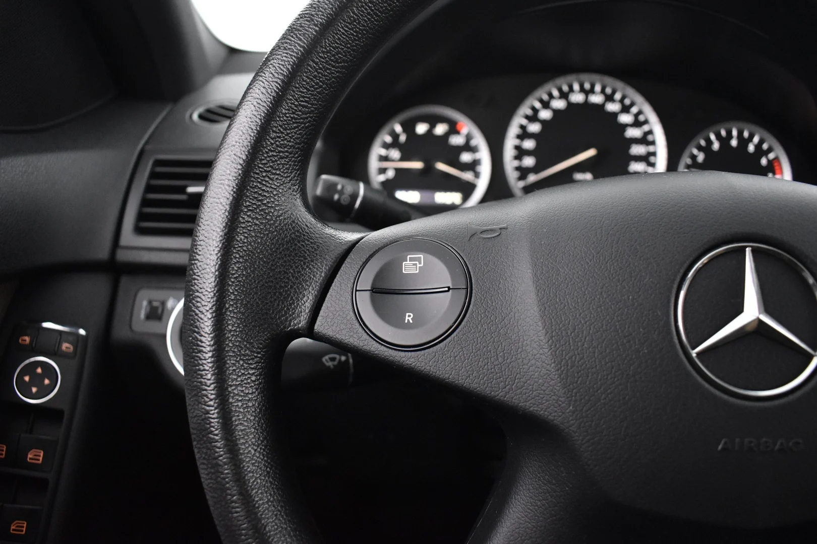 Car Image - 1lYvj1YY9j7C90mD6Y3QfK