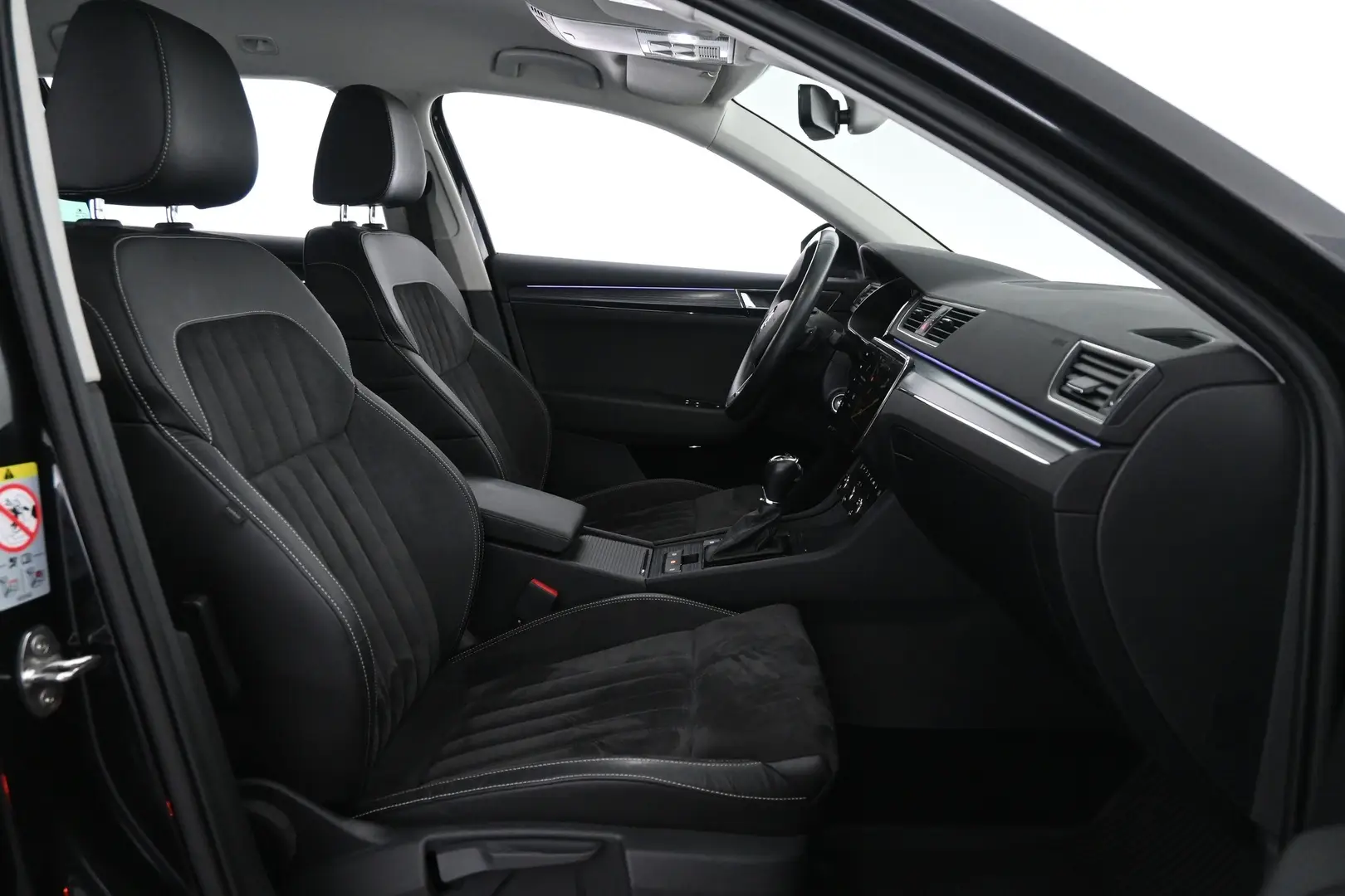 Car Image - zUvqFzreCXsyLiNV7CtkP