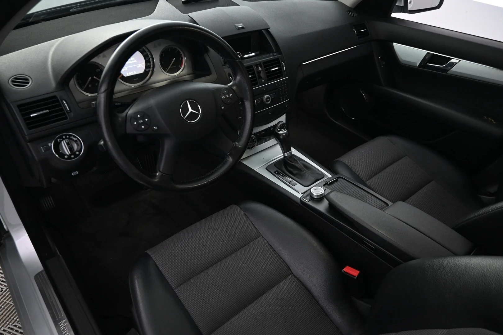 Car Image - 4xt4G8D4XuUn4updLh7IFI