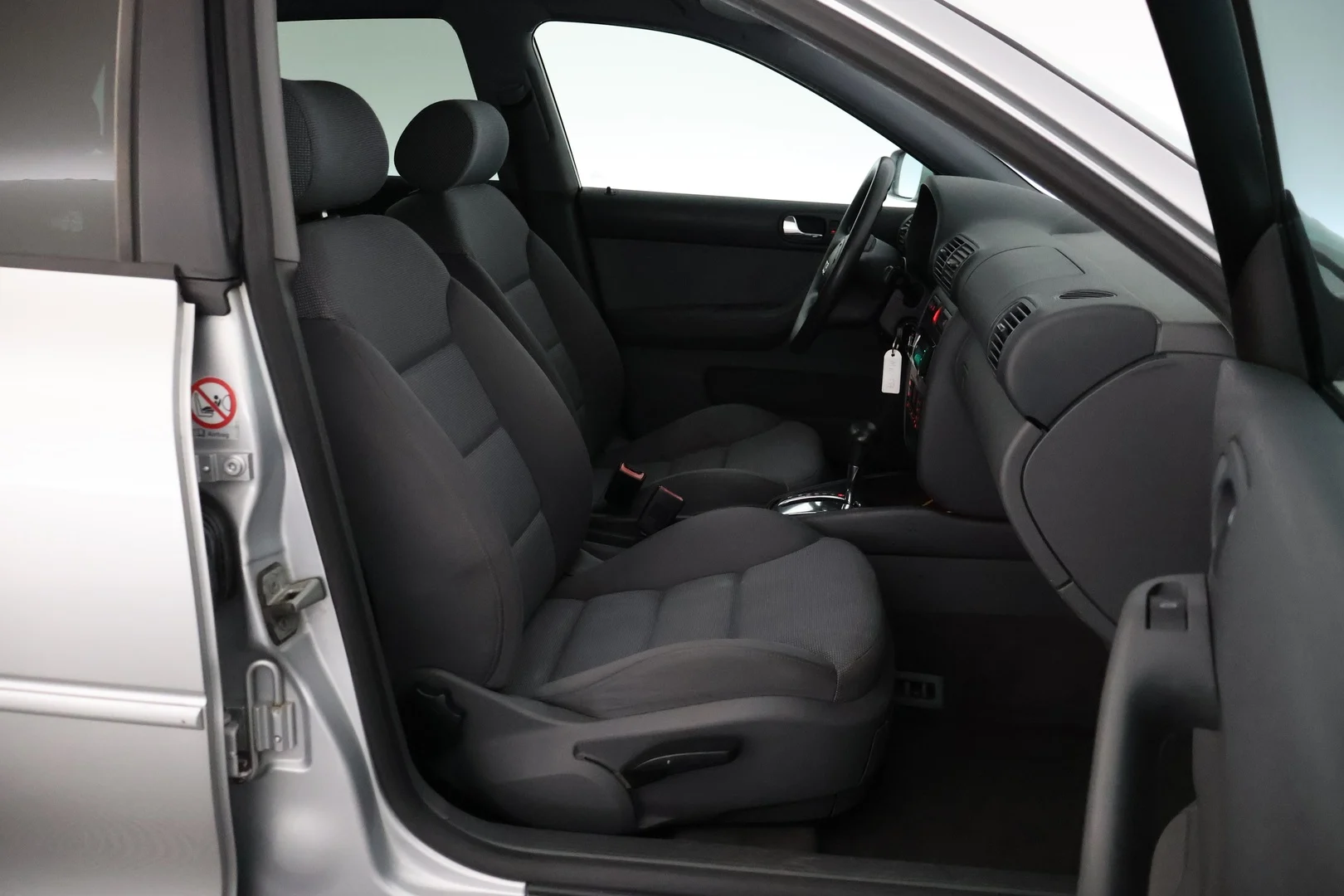 Car Image - 011Ou8nDxh6KPF6jEnvbY3