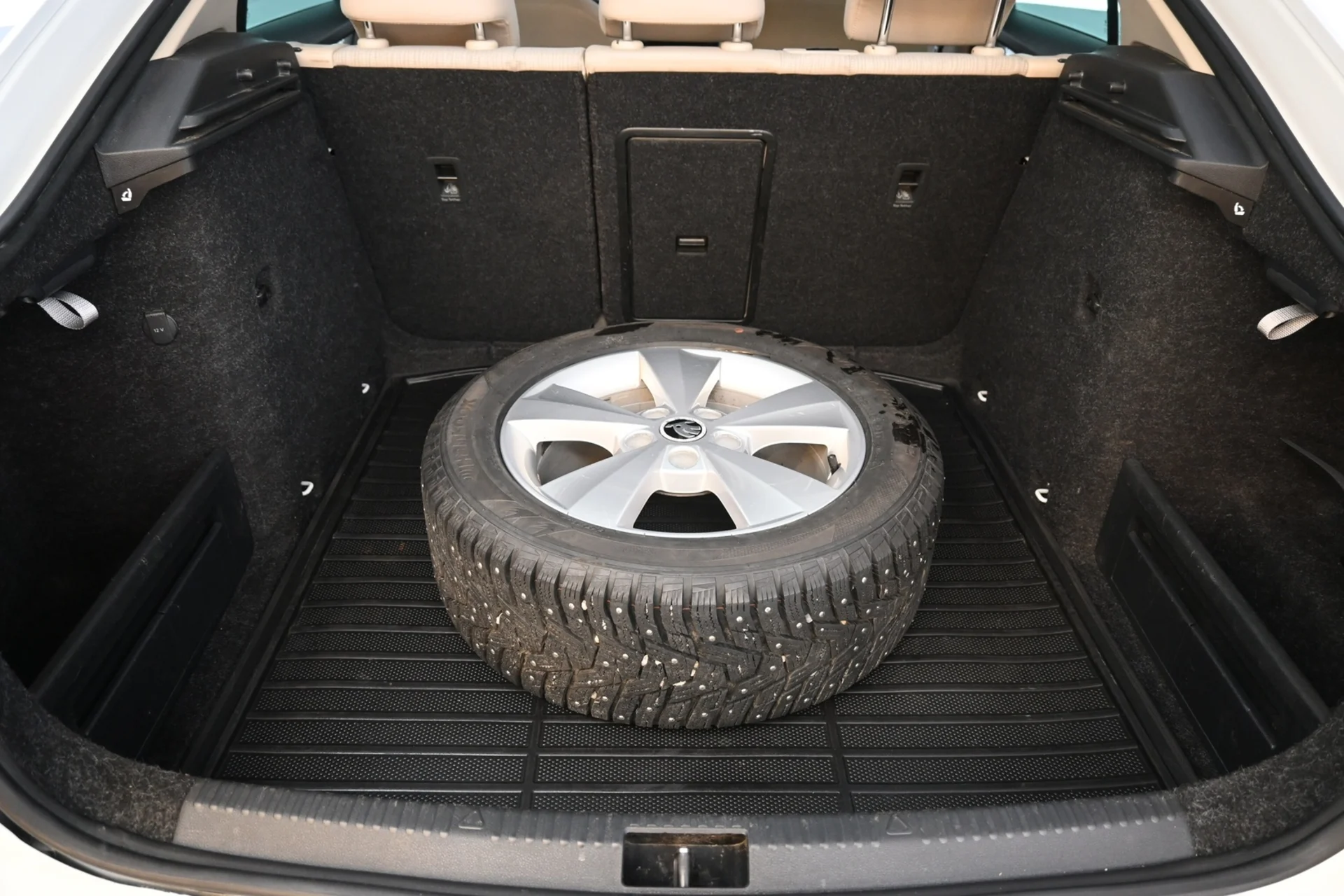 Car Image - 2ZOxNMOoXYxv23p8PUCkwC