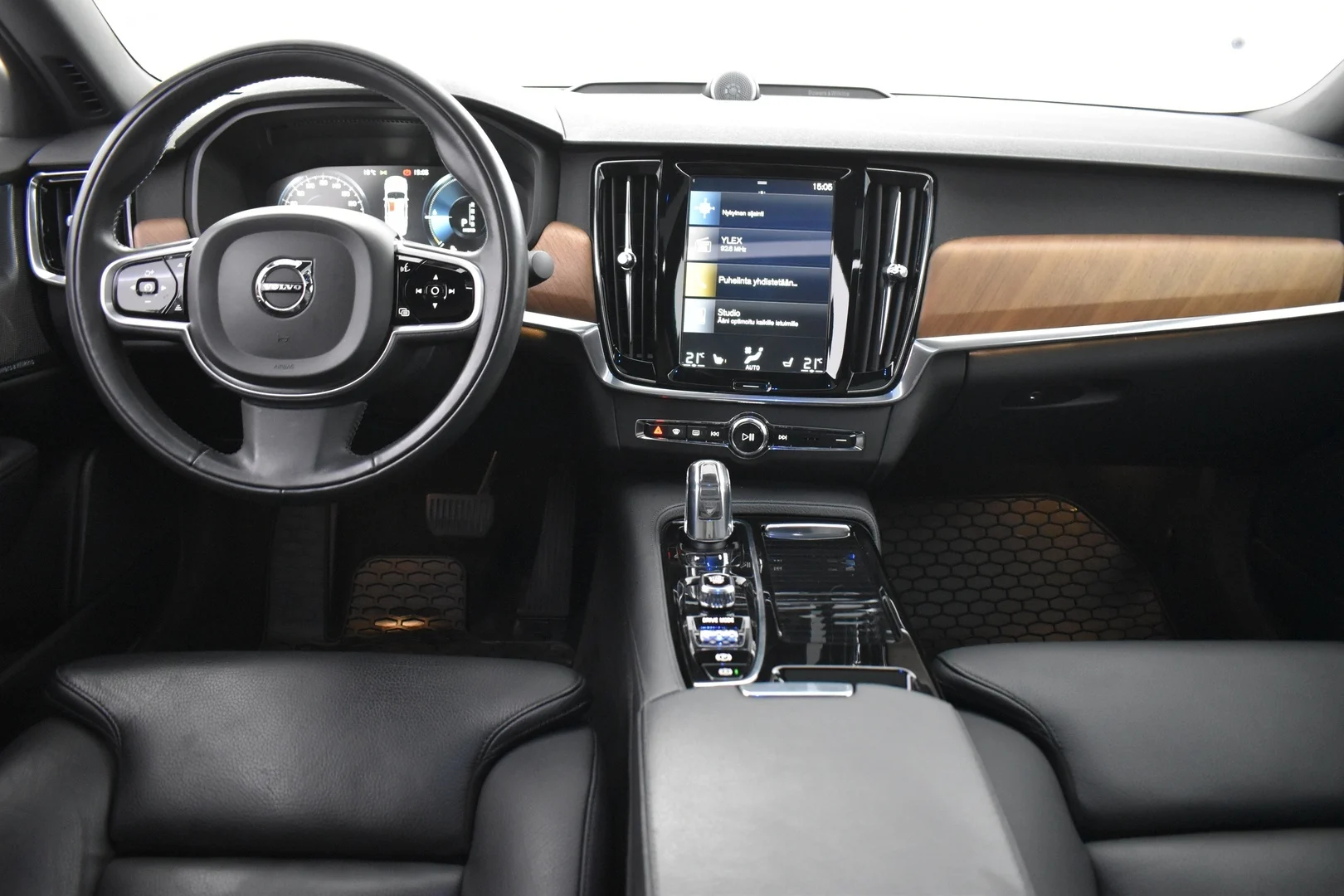 Car Image - LYCpB4ppCbdd3IlqIJheU