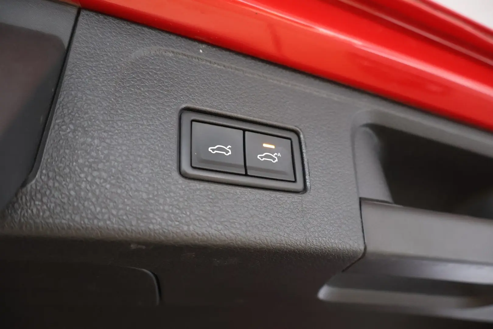Car Image - chha1U4xxfSk2DhTmcNIB