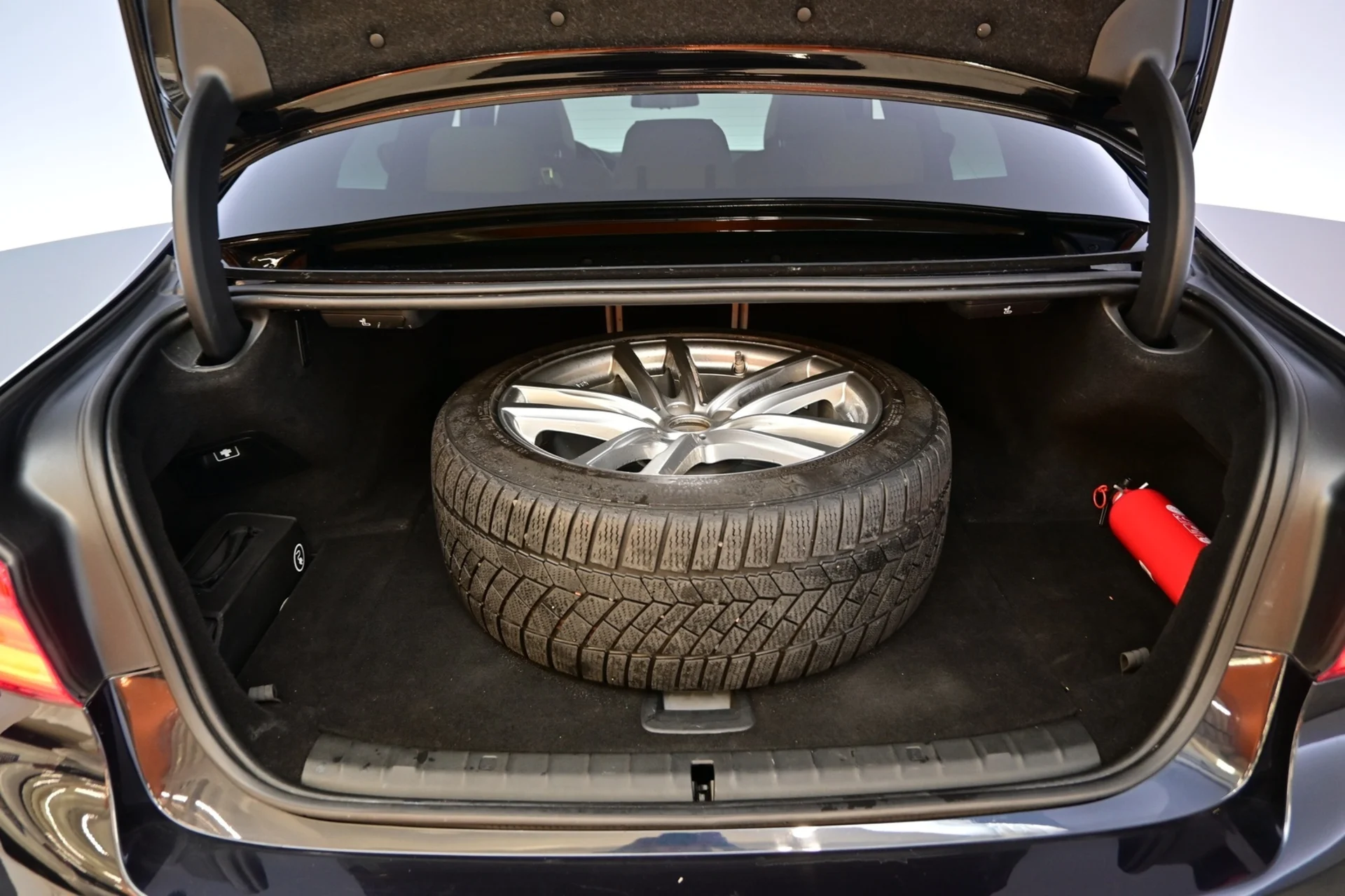 Car Image - 7iP7ZFFhs1rfljZx03UUW2