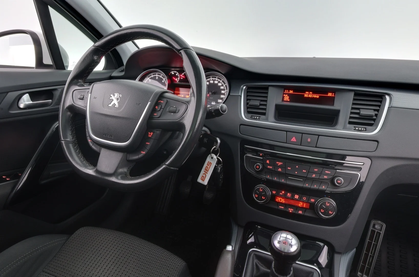 Car Image - 1ShlTeww3I33yliTcIYpXF