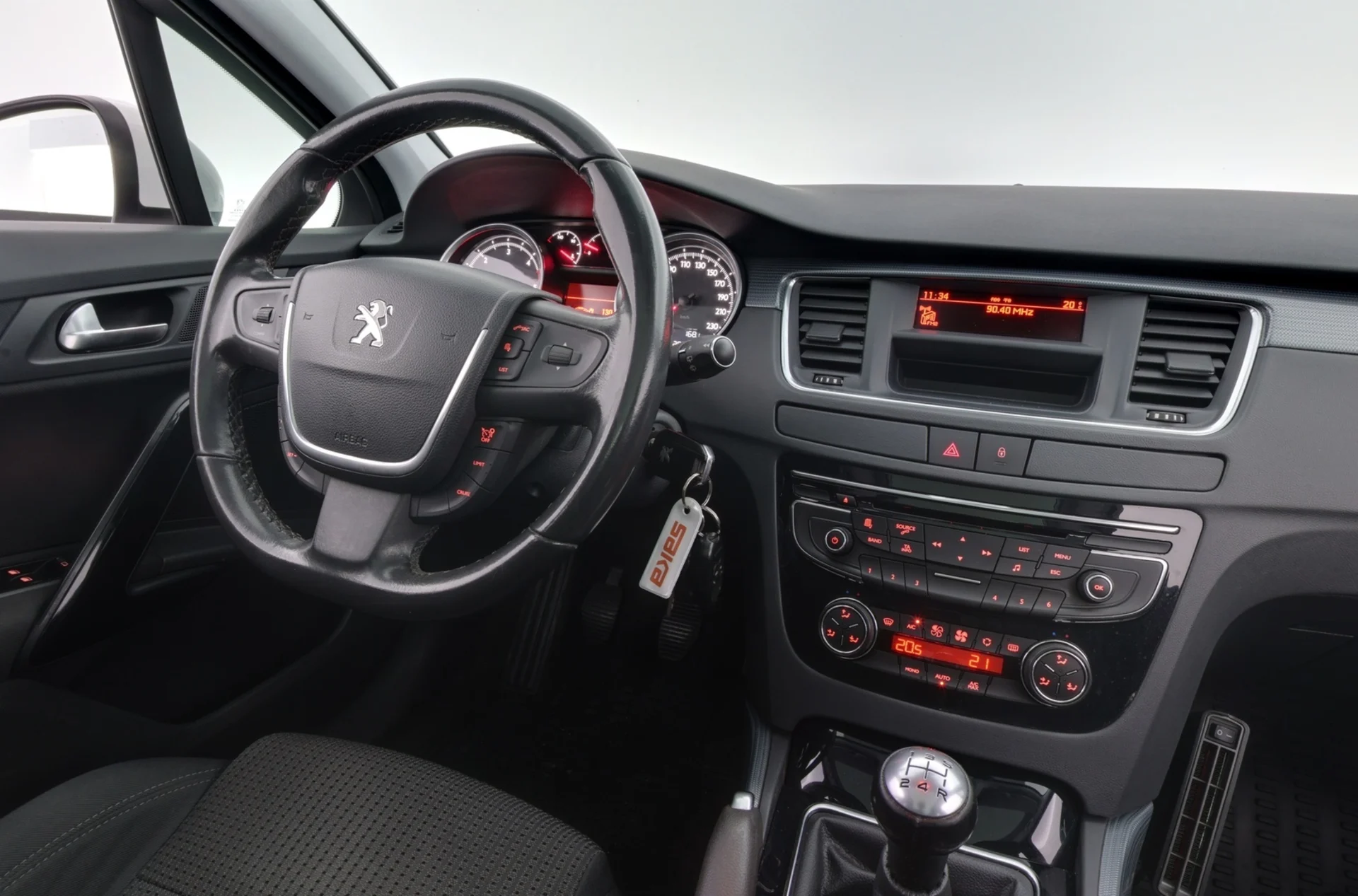 Car Image - 1ShlTeww3I33yliTcIYpXF