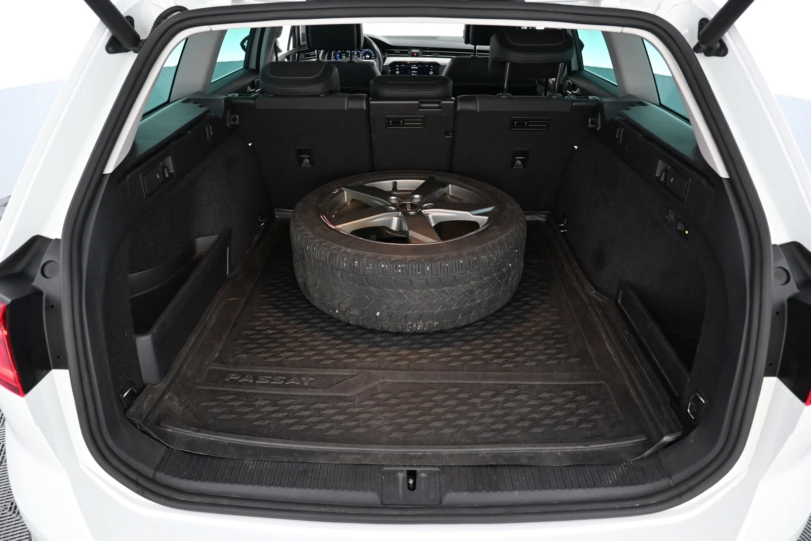 Car Image - 6VoXjVLh8U7sGnR8RzB8jA