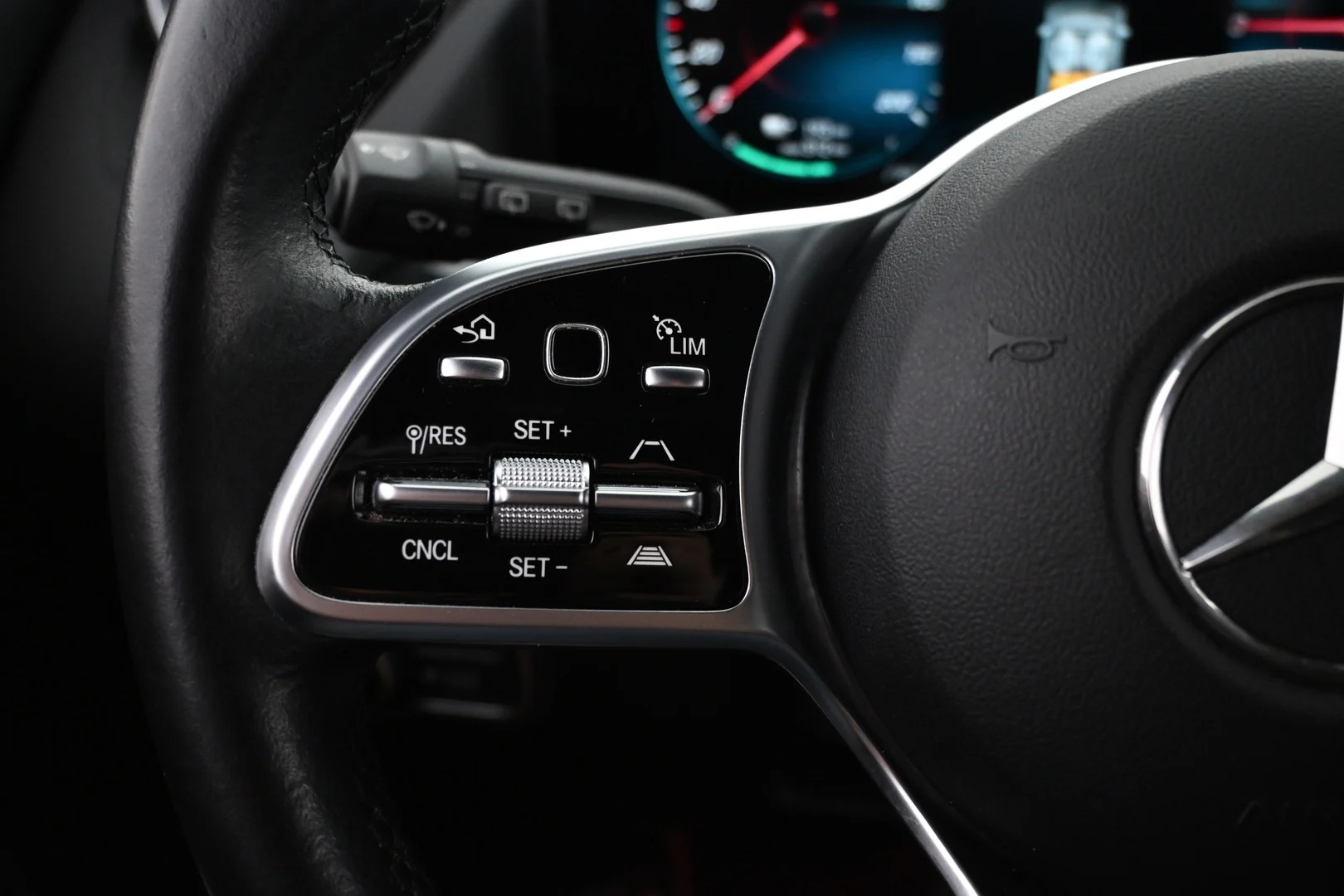 Car Image - 4licdQg1UjH8qLx4GvOF9O