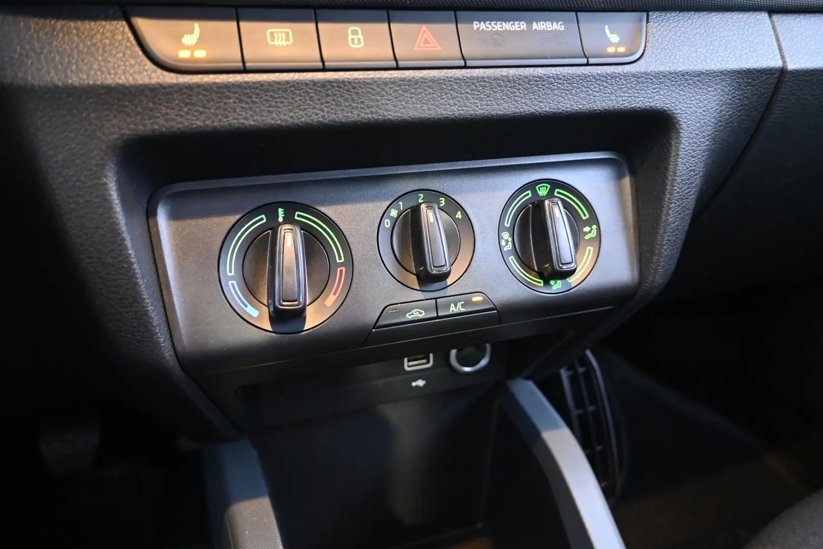 Car Image - 70rtgZvmwRd6nciwfT3hl0