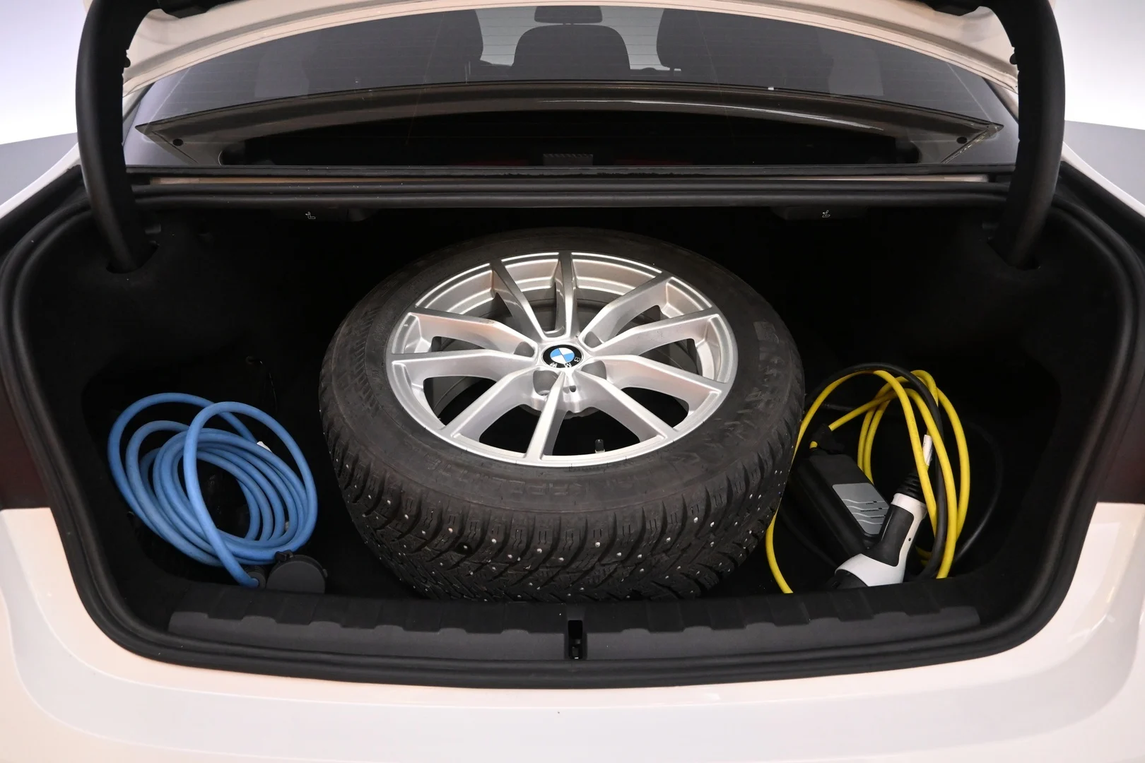 Car Image - ttO12BjdY9JEmiEHLniVh