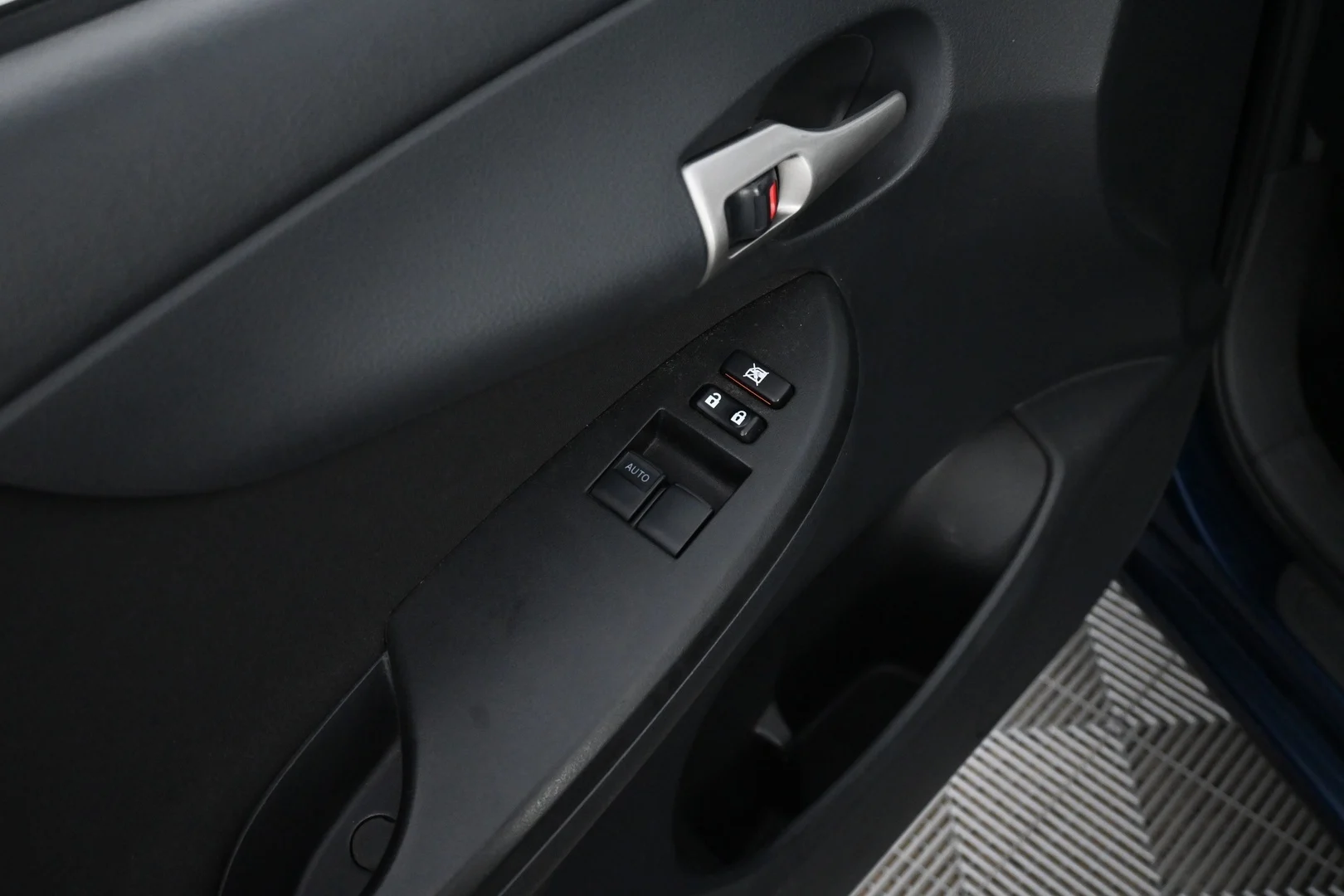 Car Image - 32XvEbmhvjhKqb2mVzf8PG