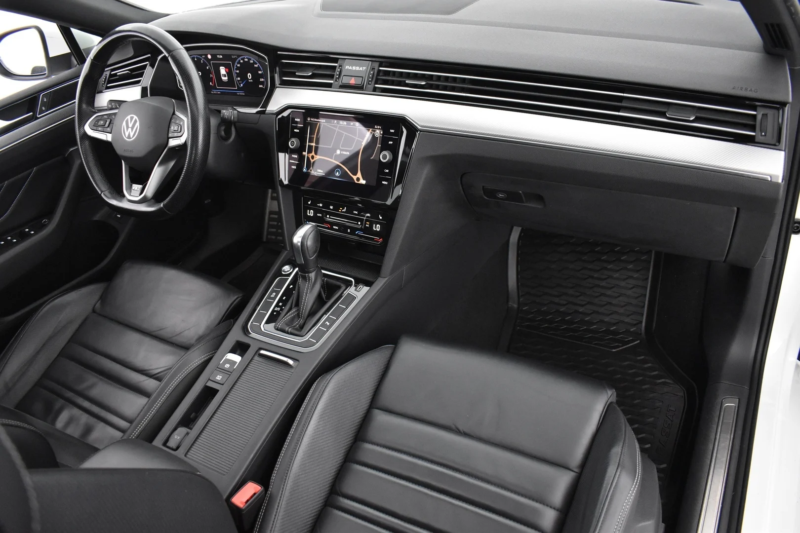 Car Image - 369VRJdeJZAlkSJy7P0O4N