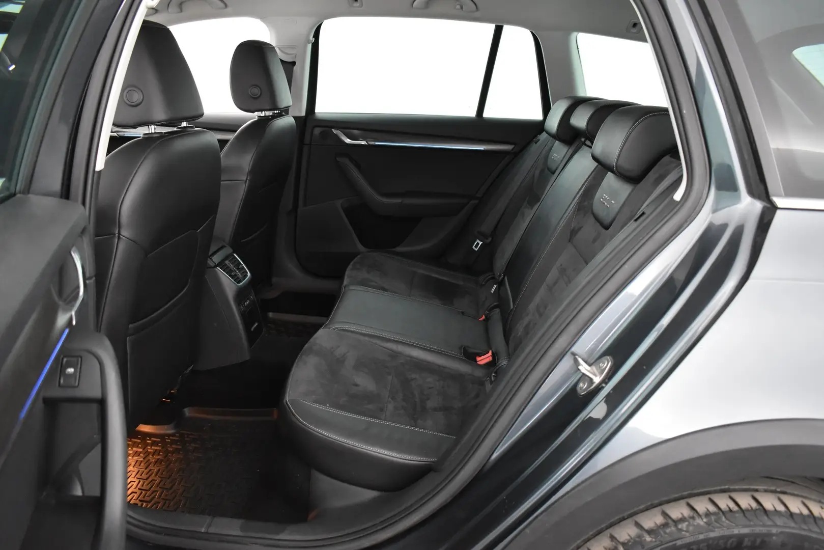 Car Image - 3fUIYLygjq36fpYTCzGEBi