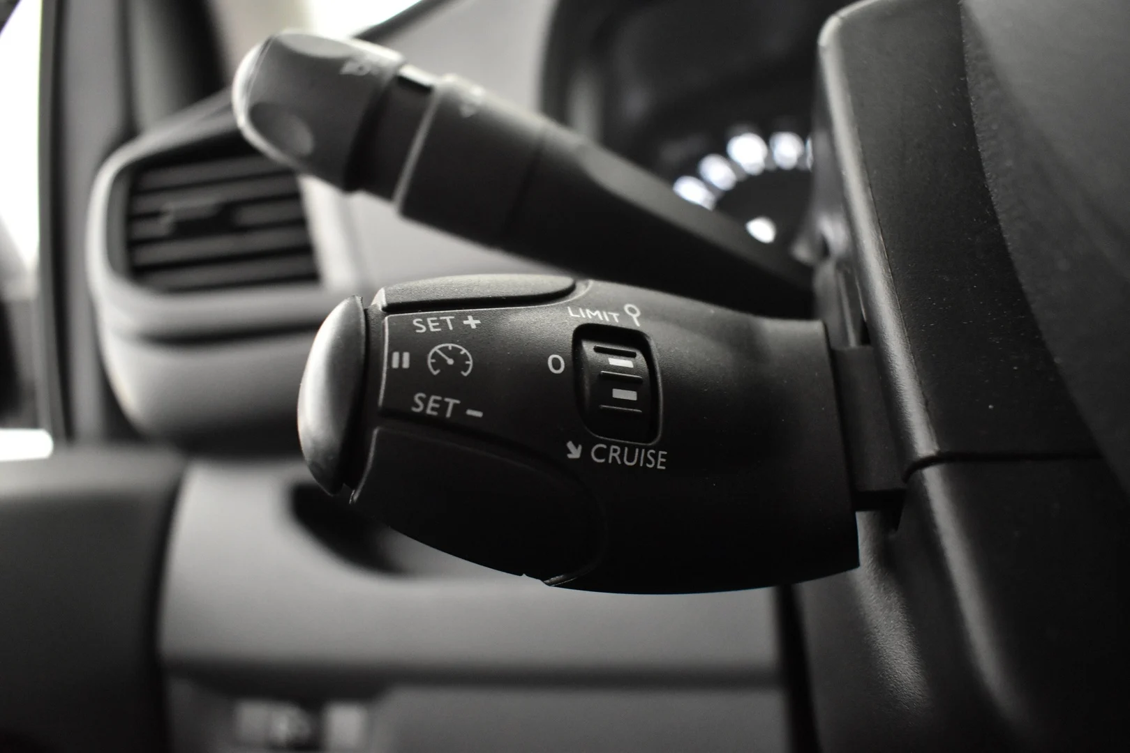Car Image - 3fOXr4ROz6XUyXjg6n3RXw
